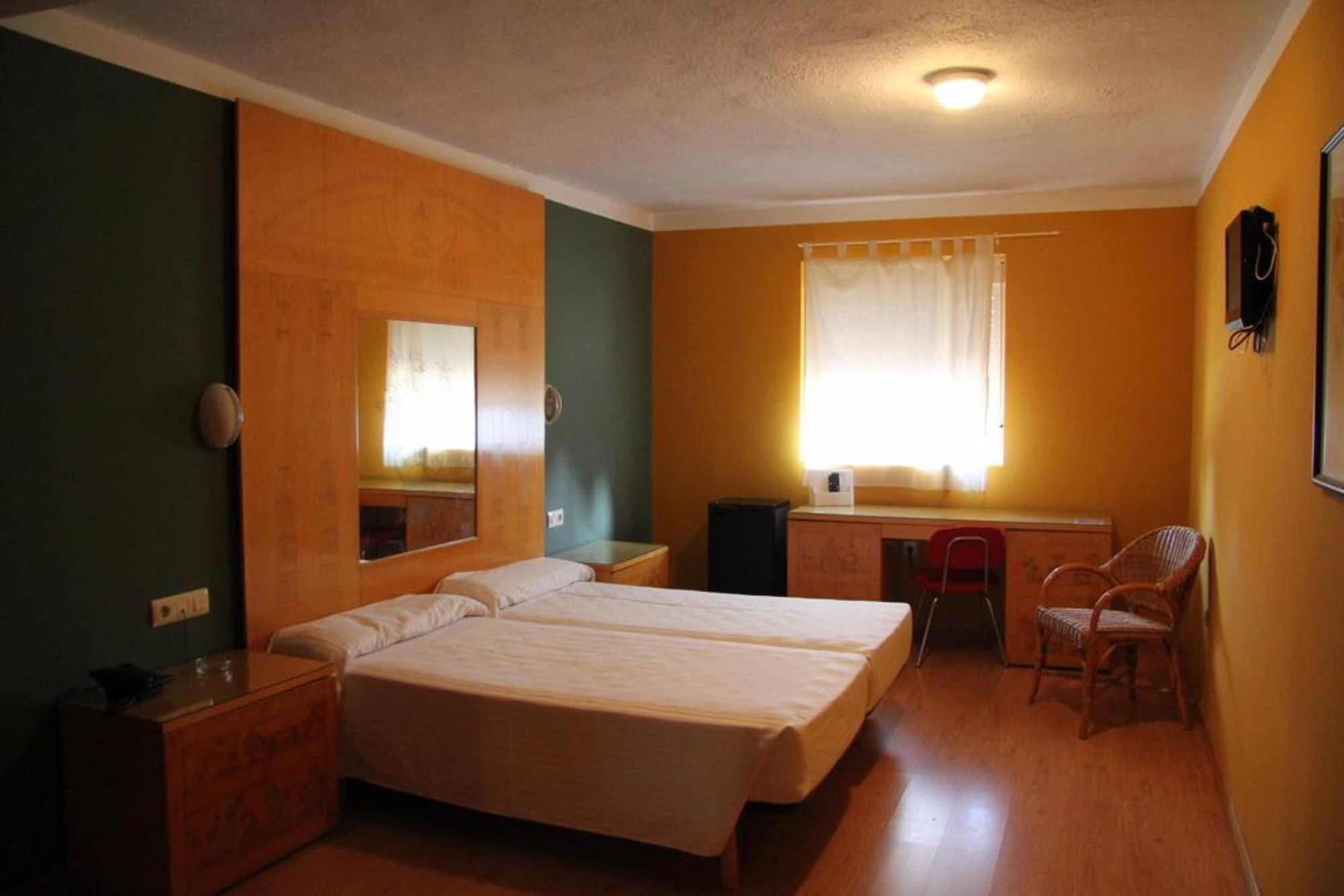 Ahc Hoteles Caces Esterno foto