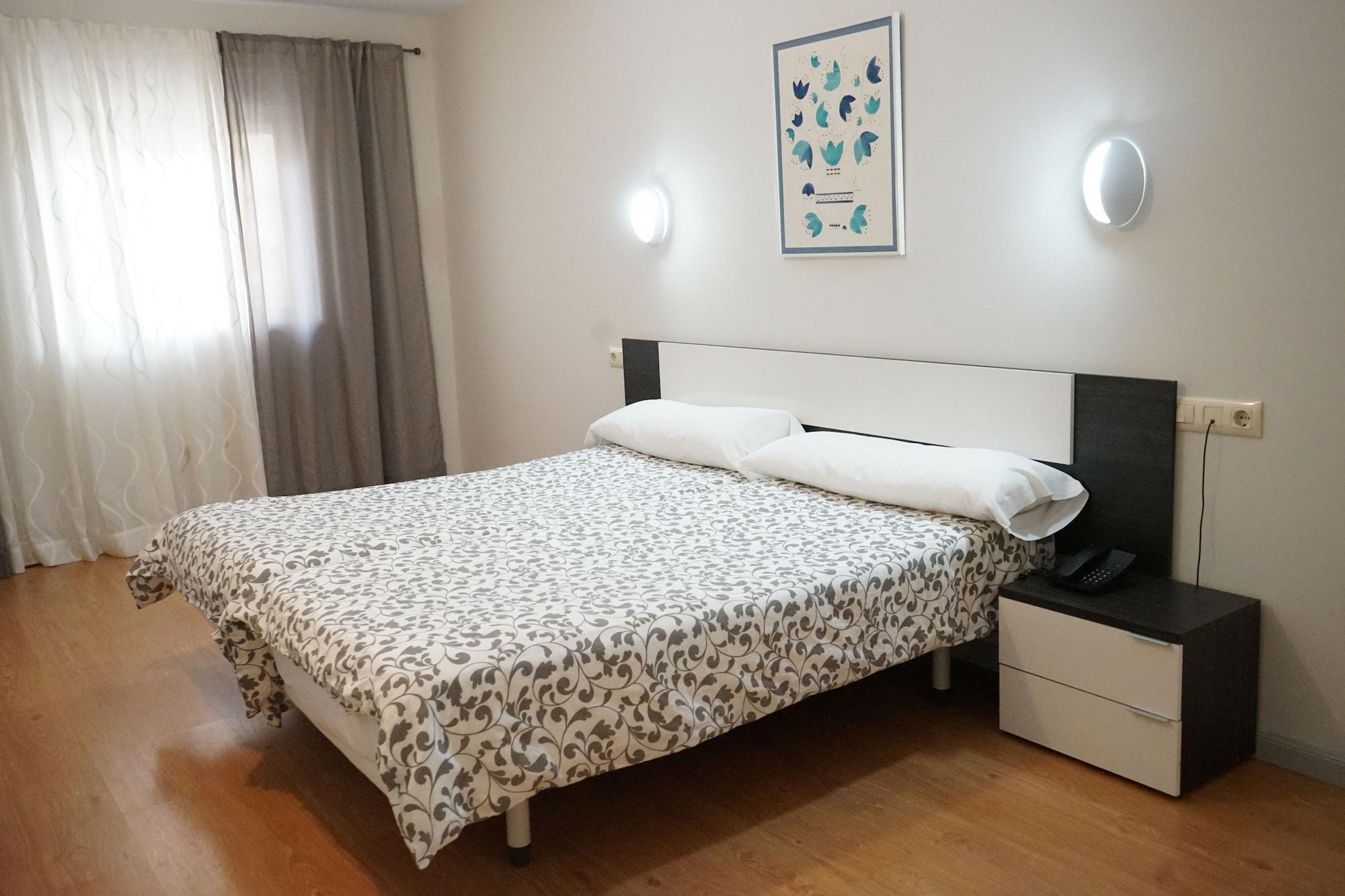 Ahc Hoteles Caces Esterno foto