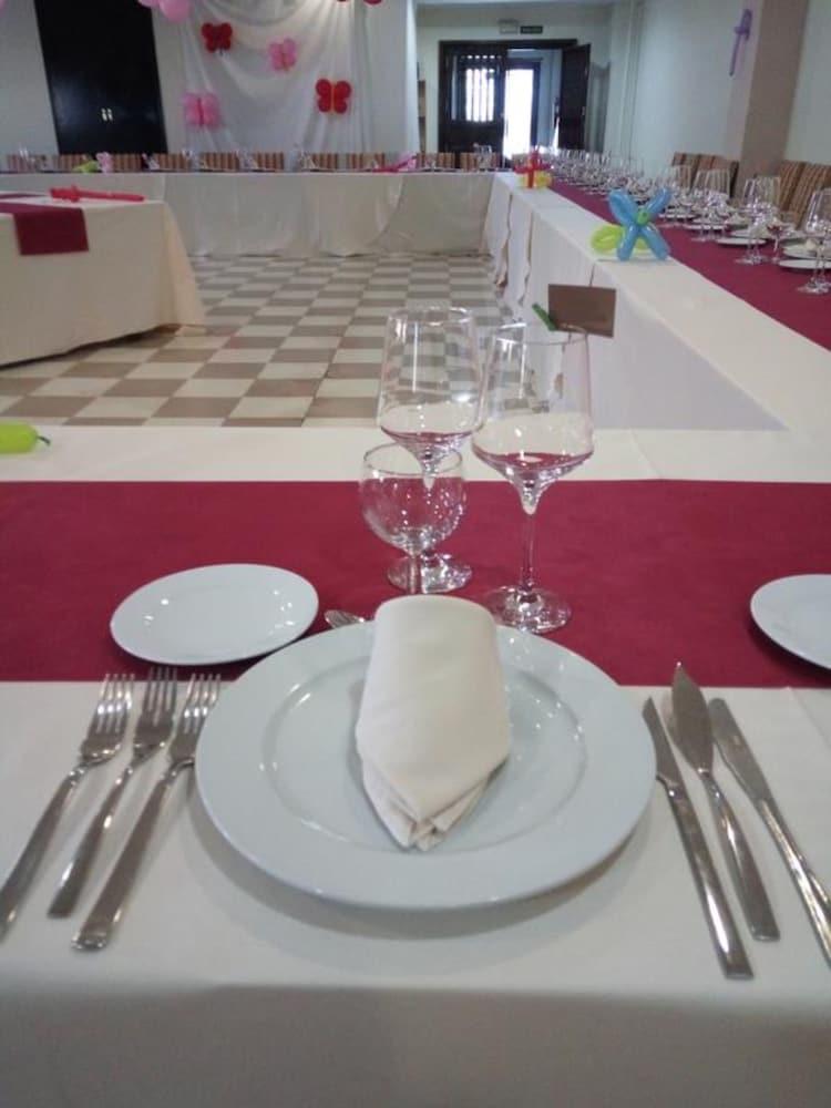 Ahc Hoteles Caces Esterno foto