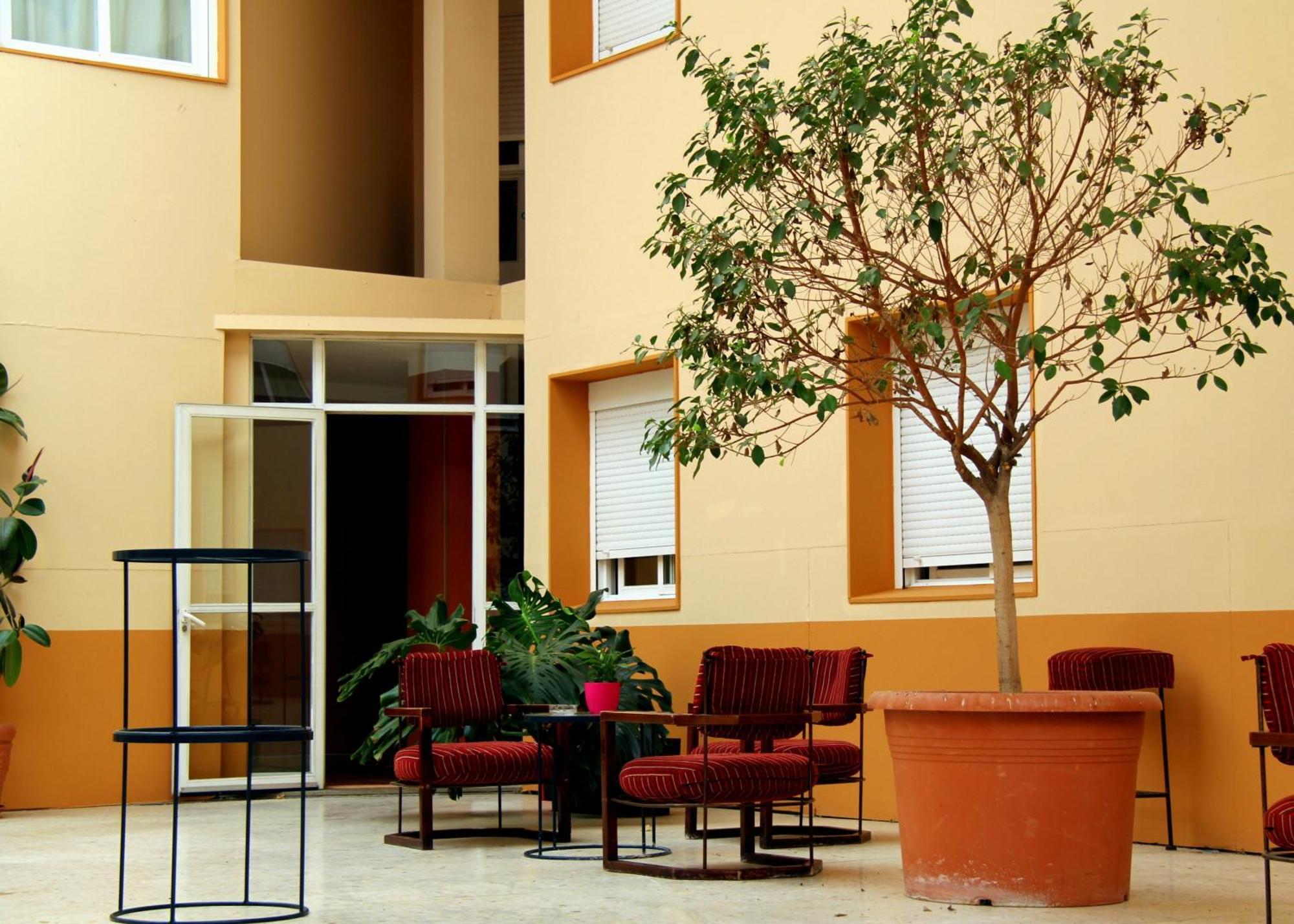 Ahc Hoteles Caces Servizi foto