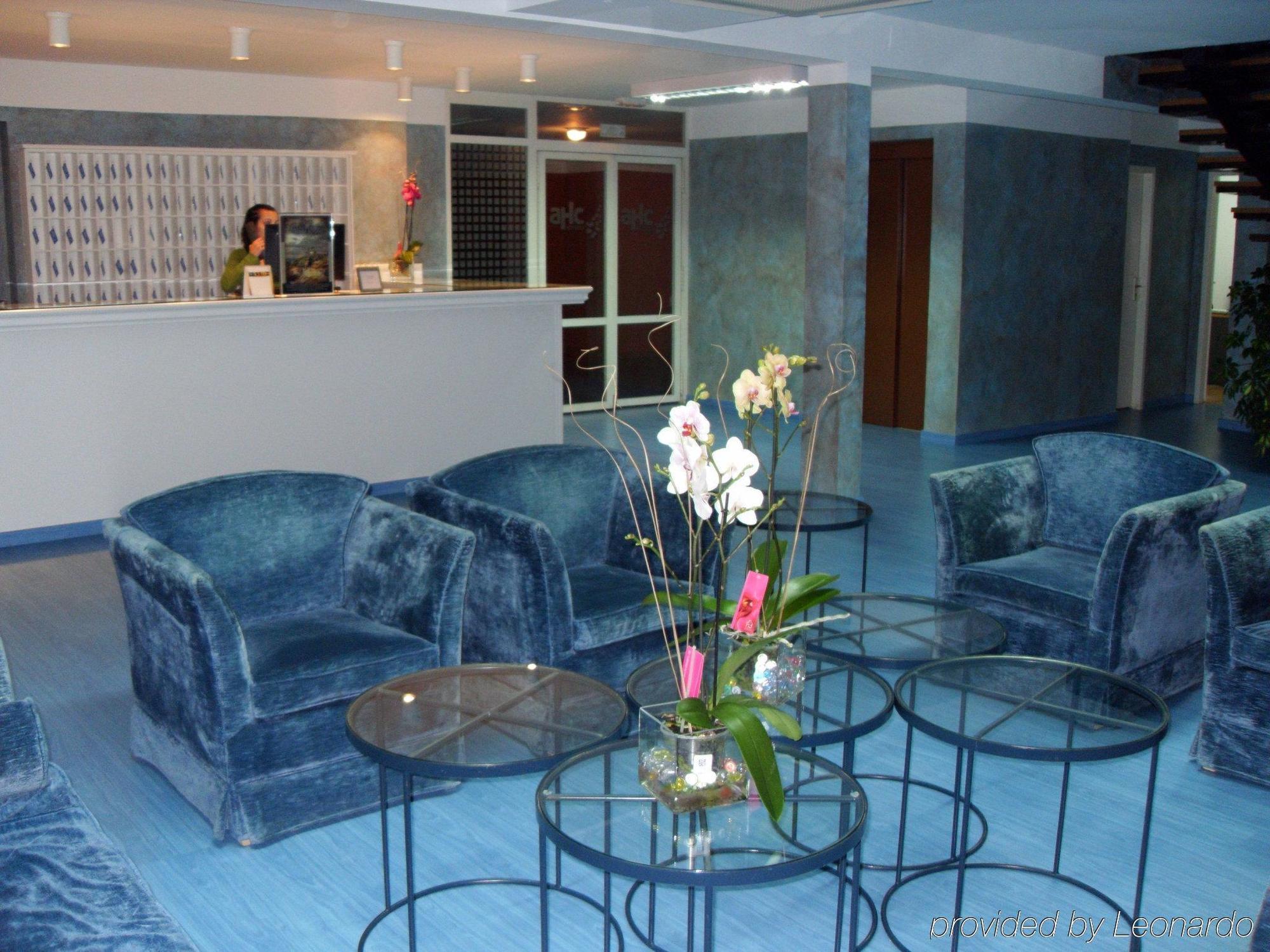 Ahc Hoteles Caces Interno foto