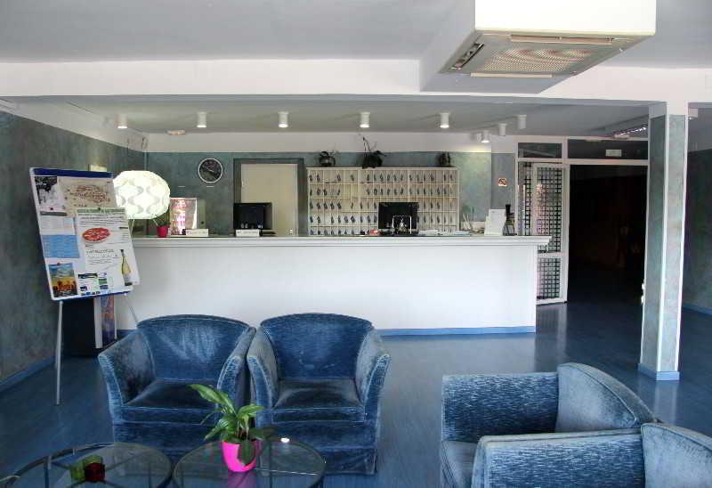 Ahc Hoteles Caces Interno foto