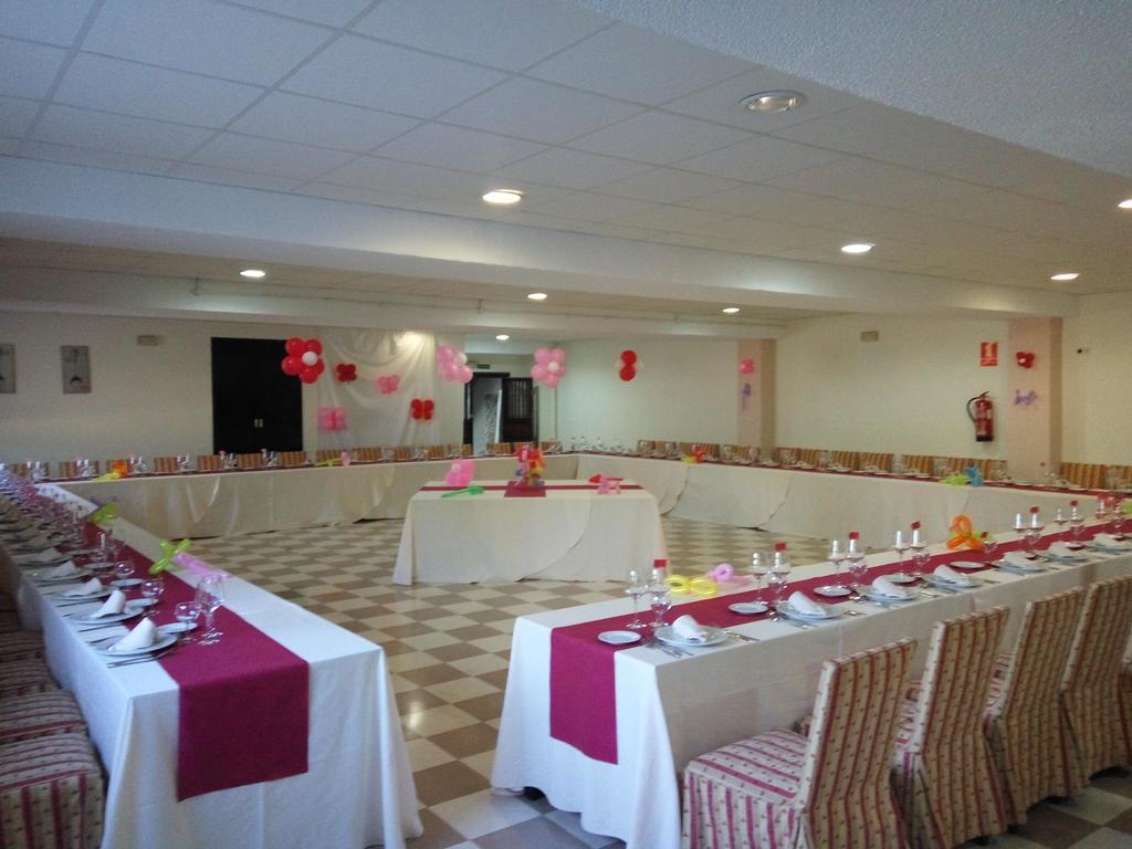 Ahc Hoteles Caces Esterno foto