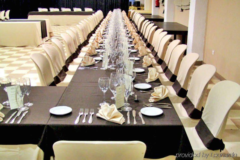 Ahc Hoteles Caces Esterno foto