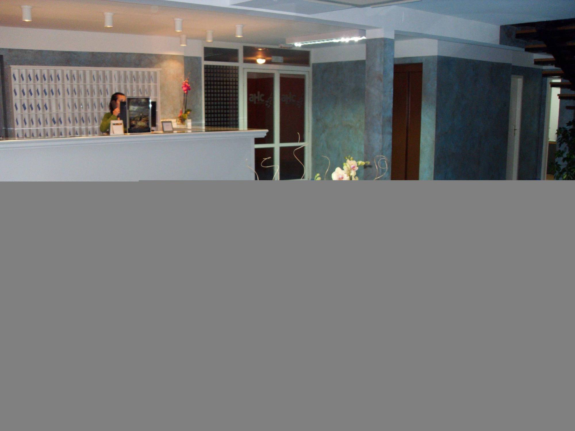 Ahc Hoteles Caces Esterno foto